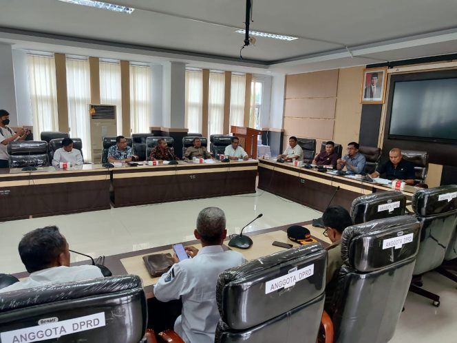 
 Rapat Dengar Pendapat (RDP) di ruang aspirasi DPRD Kendari mengeluarkan rekomendasi Pencabutan Izin SPA Penginapan Utami 8. Foto: Penafaktual.com