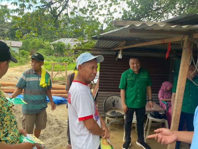 
 Paslon AJP-ASLI melakukan blusukan di Kelurahan Wuawua untuk mendengar langsung keluhan masyarakat. Foto: Penafaktual.com