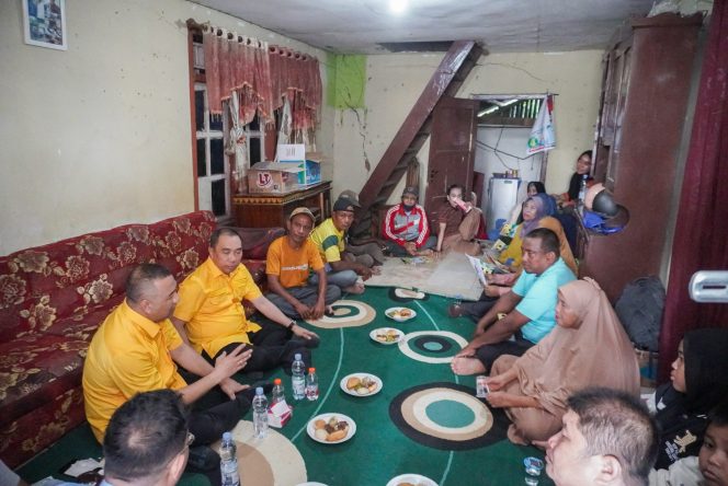 
 Pasangan AJP-ASLI mengadakan blusukan secara door to door di Kelurahan Mataiwoi, Kecamatan Wuawua. Foto: Penafaktual.com