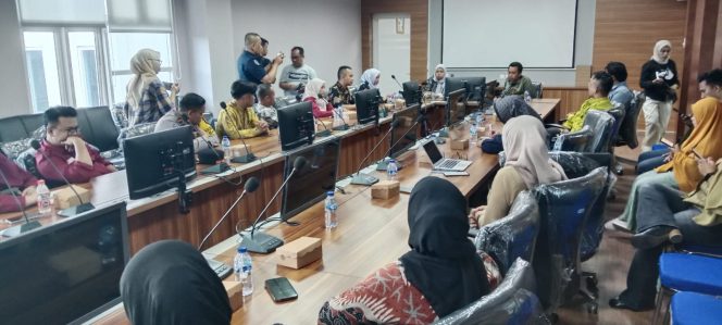 
 KPAI menggelar pertemuan dengan Pemerintah Daerah Konawe Selatan bersama pihak terkait membahas kasus dugaan penganiayaan terhadap anak oleh oknum guru di SDN 4 Baito Konawe Selatan. Foto: Penafaktual.com