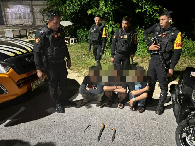 
 Tim Patroli berhasil mengamankan tiga pemuda terduga pelaku pembawa senjata tajam di kawasan Kelurahan Anduonohu. Foto: Istimewa