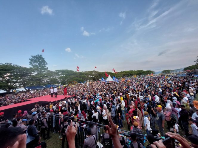 
 LA-IDA menggelar kampanye akbar di Lapangan SOR La Ode Pandu, Raha, Kabupaten Muna. Foto: Istimewa