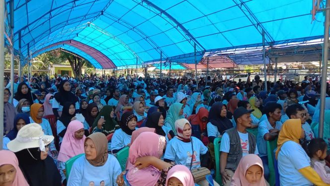 
 Masyarakat Wakorumba Utara ASR-Hugua menghadiri kampanye terbatas ASR-Hugua. Foto: Penafaktual.com