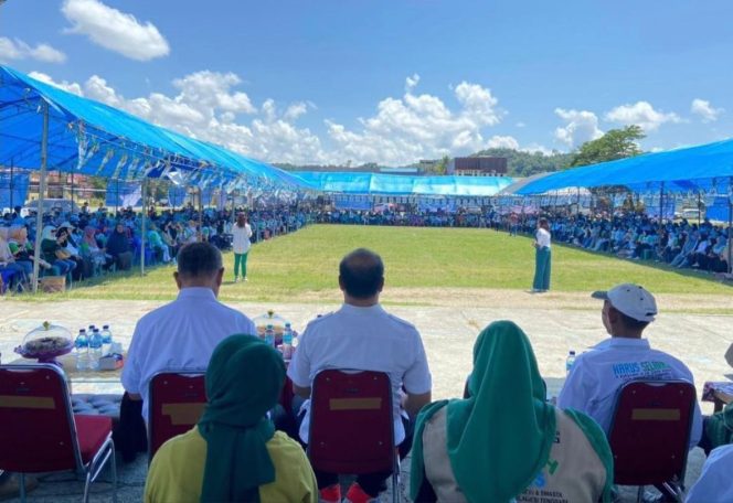 
 Ruksamin-Sjafei Kahar menggelar kampanye dialogis di Lapangan Sepak Bola Latamoro Kelurahan Raterate Kecamatan Tirawuta Kabupaten Kolaka Timur. Foto: Penafaktual.com