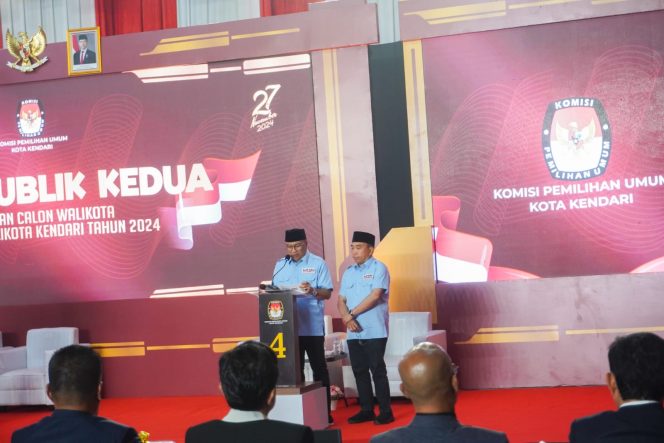 
 Pasangan AJP-ASLI saat Debat Publik Kedua Pasangan Calon Wali Kota dan  Wakil Wali Kota Kendari yang digelar pada Senin, 11 November 2024. Foto: Istimewa