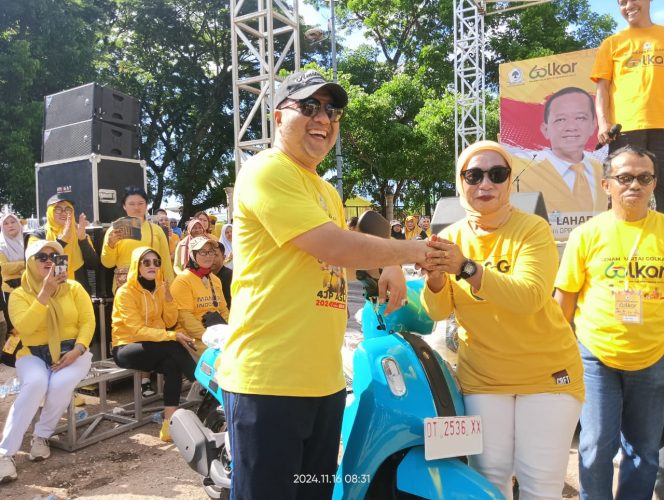 
 Senam Sehat HUT Golkar, AJP-ASLI Serahkan Hadiah 1 Unit Motor