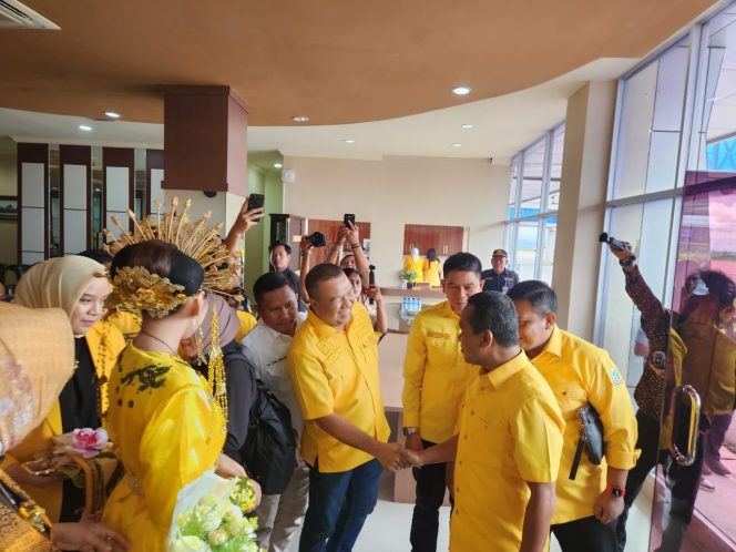 
 Cakada Usungan Golkar di Sultra Sambut Kedatangan Bahlil Lahadalia