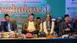 H Ruksamin-Sjafei Kahar menghadiri acara sholawatan di Yayasan Pondok Pesantren Minhajut Thullab di Andolo Utama, Buke, Konawe Selatan. Foto: Istimewa