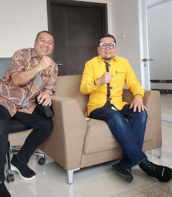 
 Wakil Ketua Umum DPP Golkar Bidang Pemenangan Pemilu, Ahmad Doli Kurnia (kanan) bersama Aksan Jaya Putra Calon Wali Kota Kendari. Foto: Istimewa