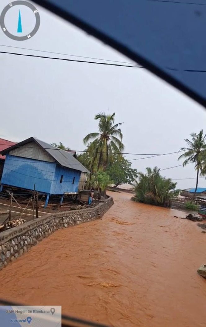 
 Pencemaran aliran kali dan pesisir pantai di Desa Pu’ununu, Kecamatan Kabaena Selatan, Kabupaten Bombana diduga akibat dari aktivitas pertambangan PT TBS. foto: Istimewa  