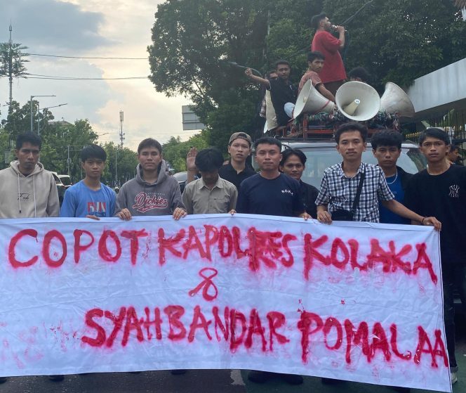 
 Perhimpunan Aktivis Nusantara melakukan aksi demonstrasi didepan Mabes Polri dan Kementerian Perhubungan. Foto: Istimewa