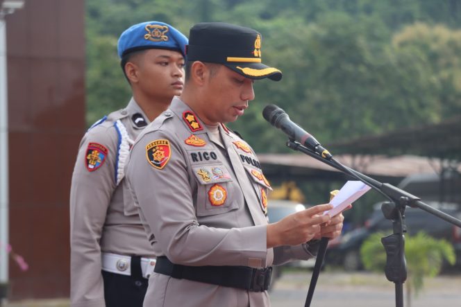 
 Kapolres Konawe Utara (Konut), AKBP Rico Fernanda memimpin upacara HKN di Lapangan apel Mapolres Konut. Foto: Istimewa
