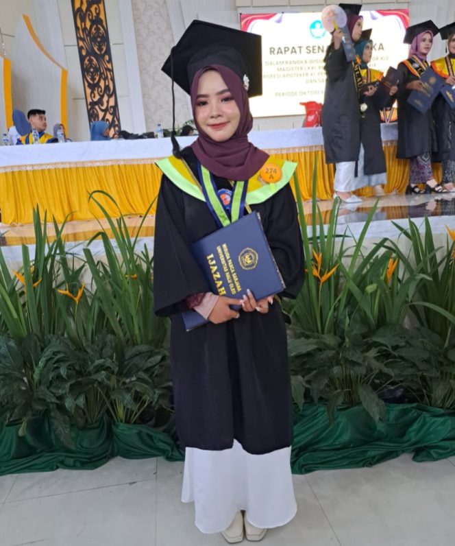 
 Shofa' Nur Amirah Khairiyah mahasiswa S-I Pendidikan Geografi jadi wisudawan terbaik UHO. Foto: Istimewa
