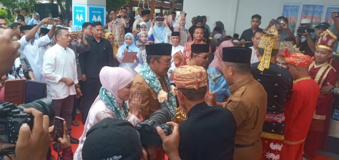 
 Penyambutan Bombana Burhanuddin, dan Wakil Bupati Bombana Ahmad Yani. Foto: Istimewa