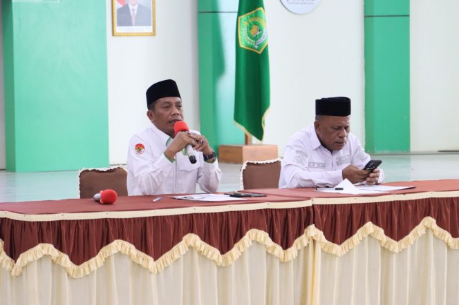 
 Kakanwil Kemenag Provinsi Sultra, H Muhamad Saleh, memimpin Rapat Koordinasi di Lingkungan Kantor Wilayah Kementerian Agama Provinsi Sultra. Foto: Istimewa
