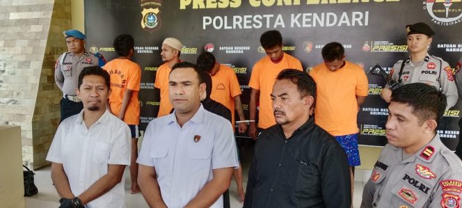 
 Sat Reskrim Polresta Kendari menggelar konferensi pers penangkapan pelaku kriminal. Foto: Penafaktual.com
