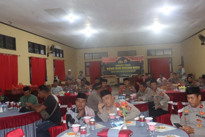 
 Polres Muna menggelar acara buka puasa bersama dengan insan pers di Aula Arya Guna, Kamis, 13 Maret 2025. Foto: Istimewa