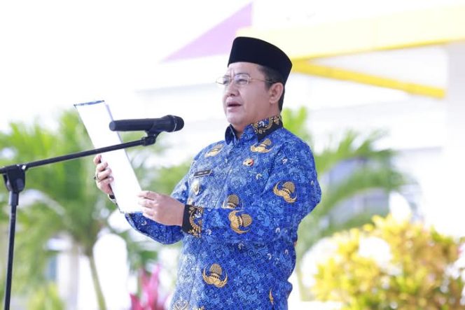 
 Wakil Bupati Bombana, Ahmad Yani saat meminpin upacara hari kesadaran nasional. Foto: Istimewa
