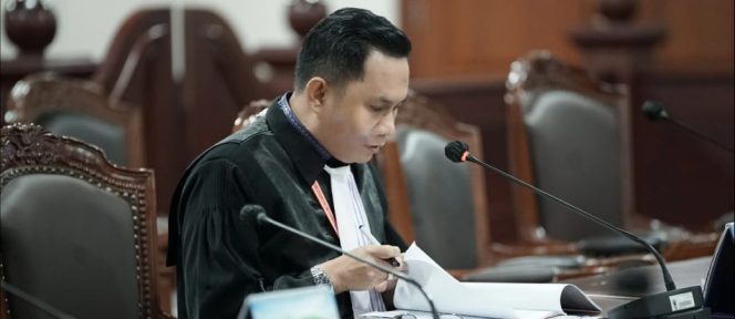 
 Andre Dermawan saat mengikuti sidang uji materi UU advokat di Mahkamah Konsisten. Foto: Istimewa
