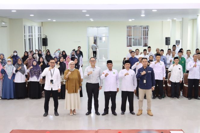 
 Pose bersama saat Edukasi Keuangan Syariah Kepada Penyuluh Agama Islam di Aula Kanwil Kemenag Sultra. Foto: Istimewa