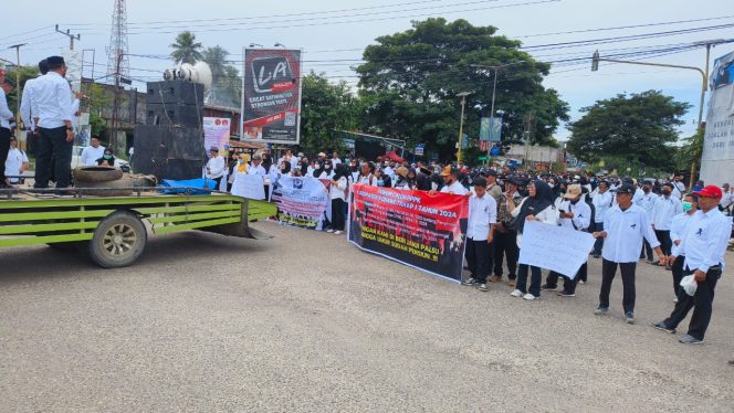 
 CP3K Kabupaten Konawe tahap I (Satu) tahun 2024 menggelar aksi unjuk rasa di kantor Bupati dan DPRD Kabupaten Konawe. Foto: Istimewa