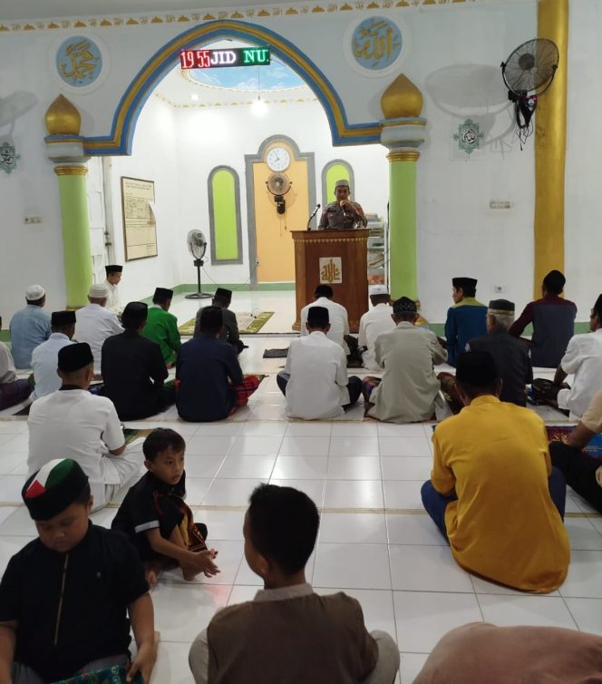 
 Polres Konawe Utara menggelar kegiatan Tarawih keliling. Foto: Istimewa