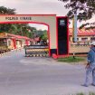 
Ketua KPKM Sultra, Roslina Afi, saat bertandang di  Mako Polres Konawe. Foto: Istimewa
