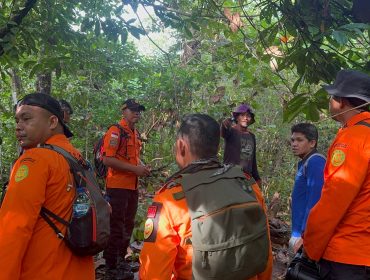 Operasi pencarian hari kedua terhadap WA Seoladi (74) seorang perempuan lansia yang diduga hilang di kebun Desa Kumbewaha, Kecamatan Siotapina, Kabupaten Buton. Foto: Istimewa