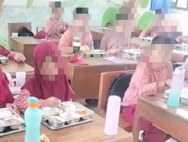 Pelajar SDN 33 Kasipute menerima Makanan Bergizi Gratis (MBG) pada Rabu pagi, 23 April 2025. Foto: Istimewa