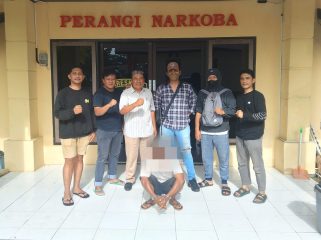 Polres Muna menangkap satu orang pelaku pengedar sabu berinisial K alias Pacel di Jalan Poros Warangga, Kelurahan Mangga Kuning, Kecamatan Katobu, Kabupaten Muna. Foto: Istimewa
