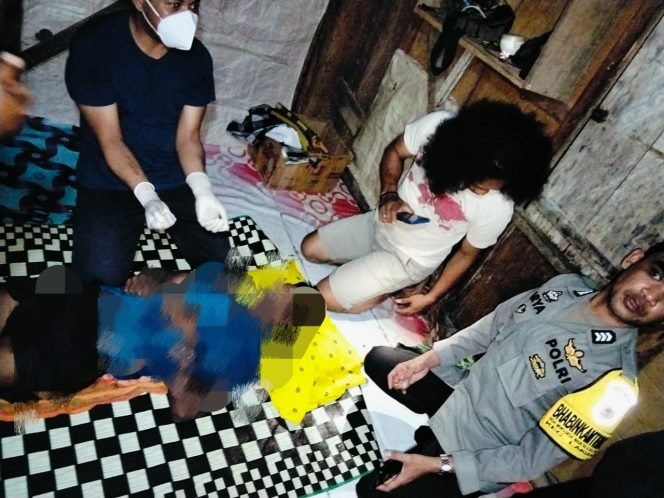 
 Mayat laki-laki yang ditemukan di atas perahu. Foto: Istimewa