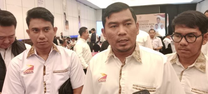 
 Sekjen DPP TIDAR, Rocky Candra (kanan) bersama Ketua TIDAR Sulawesi Tenggara periode 2025–2030, Faisal usia pengukuhan. Foto: Istimewa