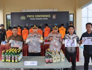 Kapolres Konawe Utara, AKBP Rico Fernanda, memimpin press release pengungkapan kasus tindak pidana selama Operasi Pekat tahun 2025. Foto: Istimewa