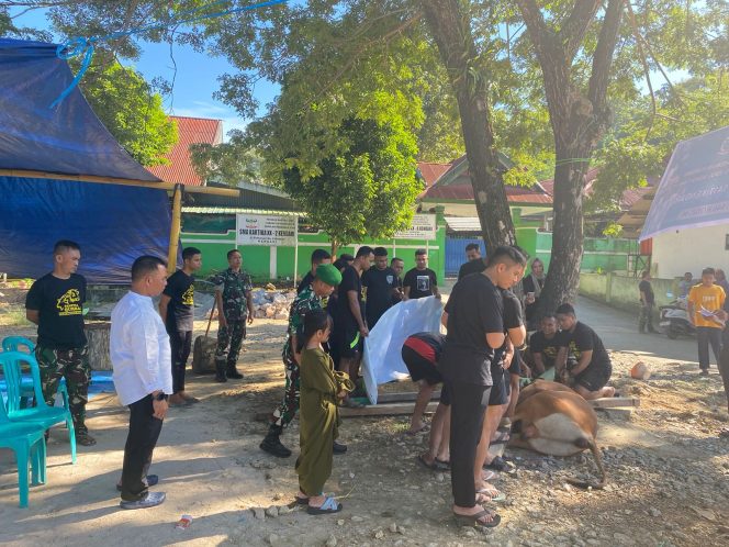 
 Kodim 1417/Kendari menggelar kegiatan penyembelihan hewan kurban dalam rangka hari raya Idul Adha 1446 H/2025 M di halaman Masjid Al-Mukhlisin, Kendari. Foto: Istimewa