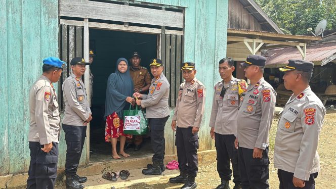 
 Kapolres Konawe Utara, AKBP Rico Fernanda, memimpin langsung gelaran Bantuan Sosial Polri untuk masyarakat. Foto: Istimewa
