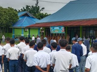 Upacara pembukaan MPLS SMAN 8 Konawe Selatan. Foto: Penafaktual.com