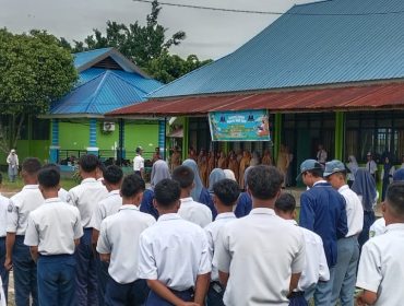 Upacara pembukaan MPLS SMAN 8 Konawe Selatan. Foto: Penafaktual.com