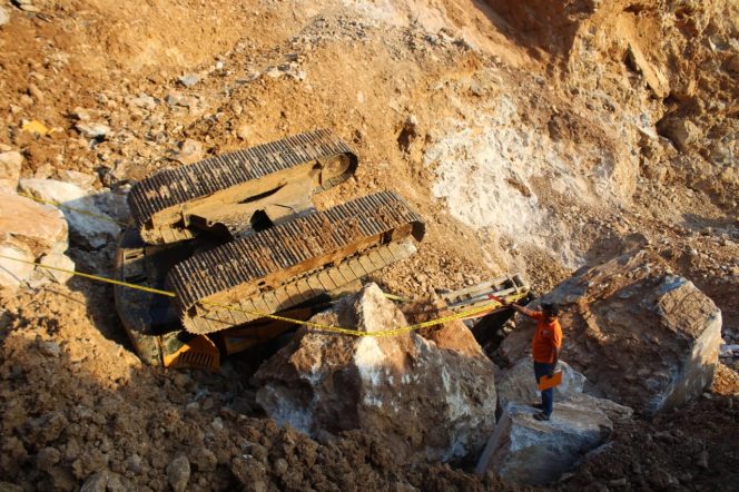
 Kecelakaan kerja di lokasi tambang batu Desa Lamokula, Kecamatan Moramo Utara, Kabupaten Konsel. Foto: Istimewa