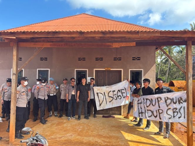 
 Aksi unjuk rasa kembali terjadi di kantor PT MTK (Makkuraga Tama Kreasindo) dan kantor PT BKA (Bumi Konawe Abadi) di Desa Puuwongia Kecamatan Motui Kabupaten Konawe Utara. Foto: Istimewa