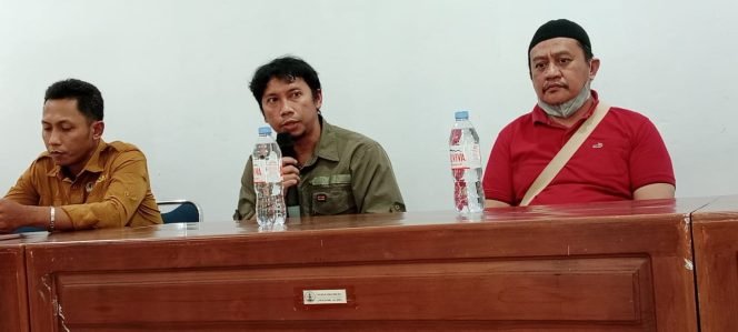 
 Yoyo Arum, Kepala Teknik Tambang (KTT) PT SJSU saat menyampaikan klarifikasi. Foto: Penafaktual.com