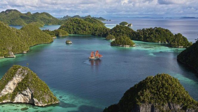 
 Foto  Raja Ampat di Papua Barat Daya. Sumber: detik.com