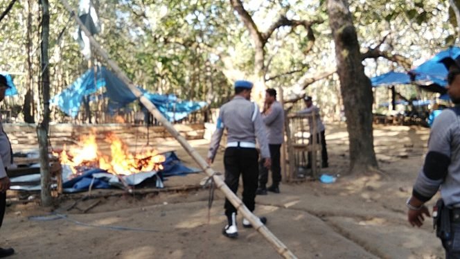 
 Polres Buton Tengah melalui Polsek Lakudo melakukan penggrebakan terhadap aksi judi sabung ayam di Desa Moko, Kecamatan Lakudo. Foto: Istimewa