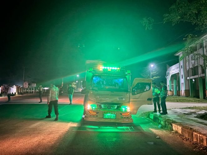 
 Operasi KYRD, Polres Konawe Utara Amankan Truk Bermuatan Kayu dan Senjata Tajam