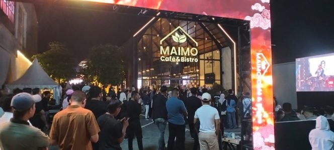 
 Grand opening Maimo Caffe dan Bistro yang dimeriahkan oleh konser artis Rony Parulian pada Sabtu malam, 16 Agustus 2025. Foto: Penafaktual.com  