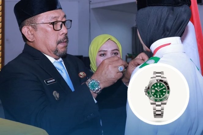
 Foto Bupati Bombana Burhanuddin viral sedang memakai jam tangan Rolex warna silver. Foto: Istimewa