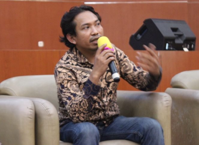 
 Direktur Sultra Mining Watch, Ikzan