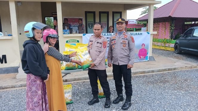 
 Polres Konawe Utara bekerja sama dengan Perum Bulog Sultra menggelar Gerakan Pangan Murah (GPM) di halaman Mako Polres Konawe Utara. Foto: Istimewa
