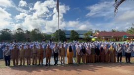 Kasat Lantas Polres Konawe Utara memberikan pesan keselamatan lalu lintas kepada ratusan pelajar SMA Negeri 1 Asera, Kabupaten Konawe Utara. Foto: Istimewa  