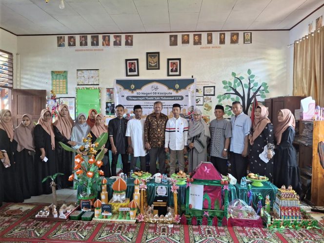 
 SD Negeri 08 Kasipute menyelenggarakan acara perayaan Maulid Nabi Muhammad SAW pada Jumat, 12 September 2025, di Aula SD Negeri 08 Kasipute. Foto: Istimewa