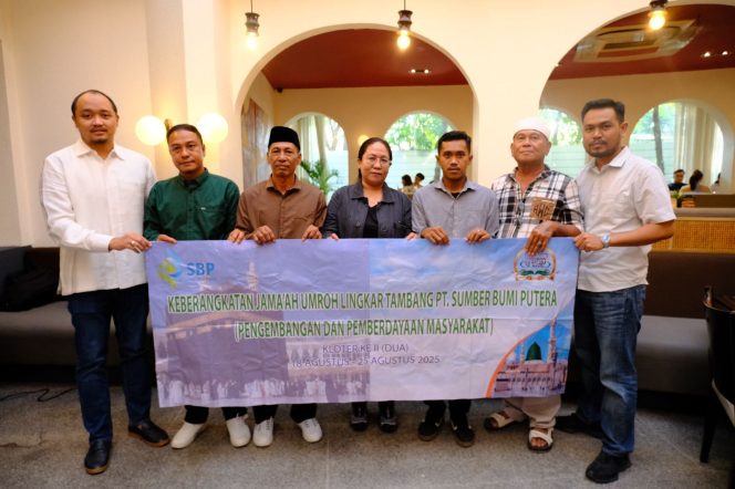
 PT SBP sukses memberangkatkan beberapa warga lingkar tambang Desa Puusuli, Kecamatan Andowia, Konawe Utara, menunaikan ibadah umrah ke Tanah Suci. Foto: Istimewa